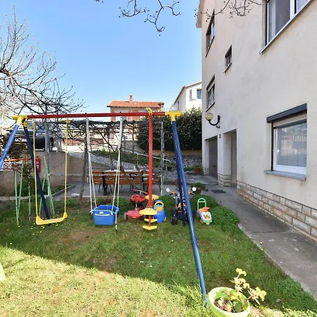 Cosy Holiday In With Garden Vikendica Zadar